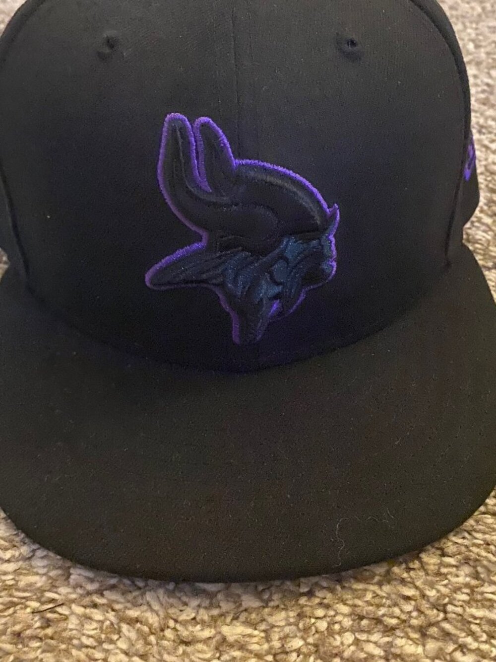 NFL Minnesota Vikings Black Purple Hat New Era Size 7 (55.8cm)
